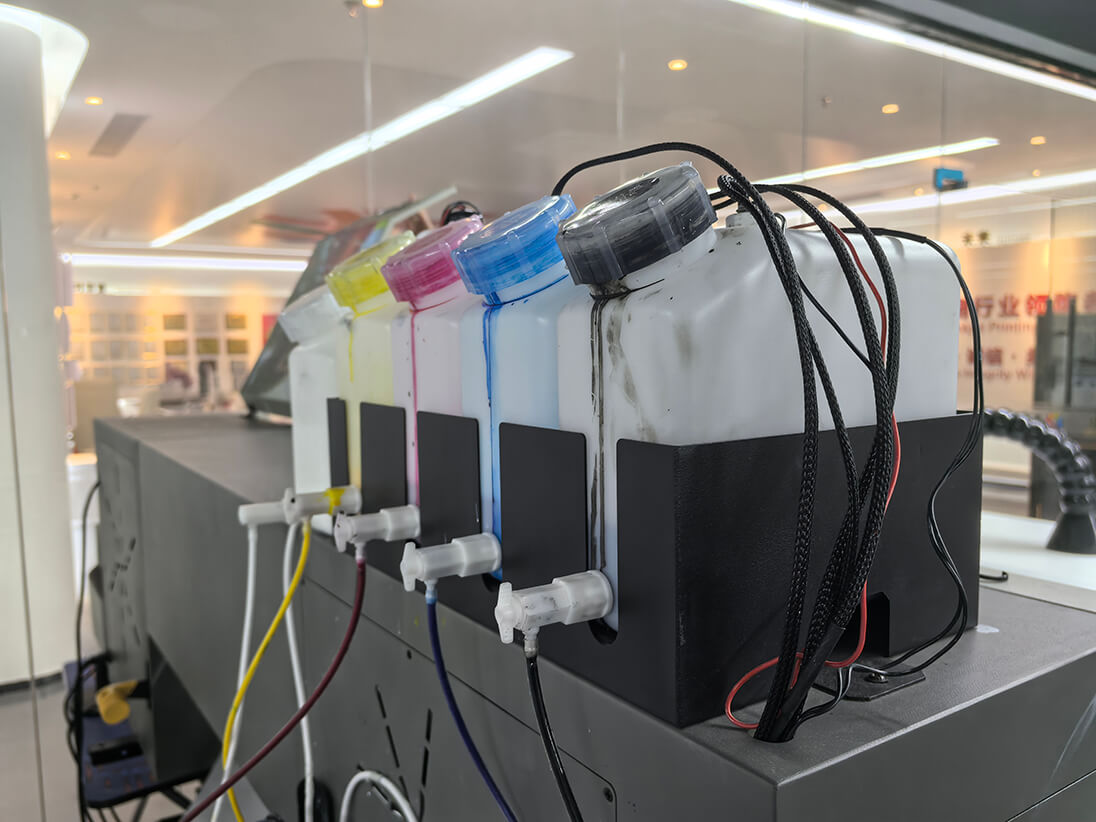 Stable automatic ink supply · KCMY + White + Varnish